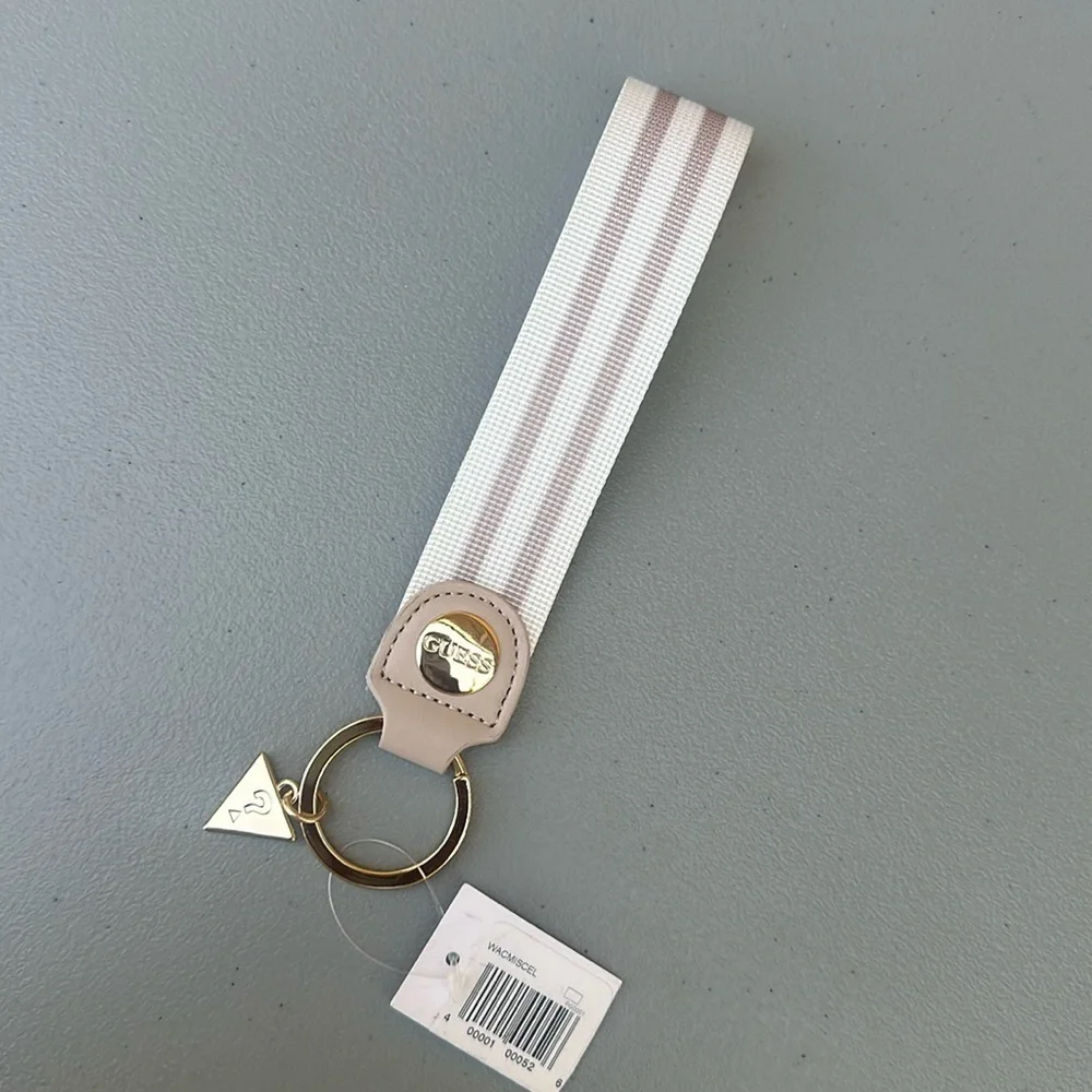 New GUESS WOMENS KEYCHAIN